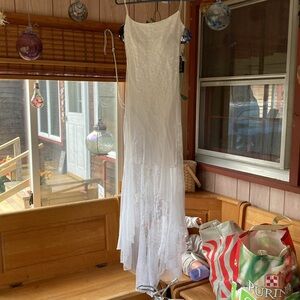 NWT beautiful prom/wedding dress